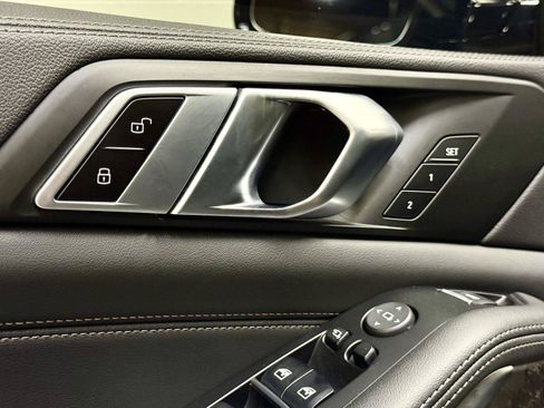 Used 2023 BMW X5 xDrive40i w/ M Sport Package AWD/4WD image 13