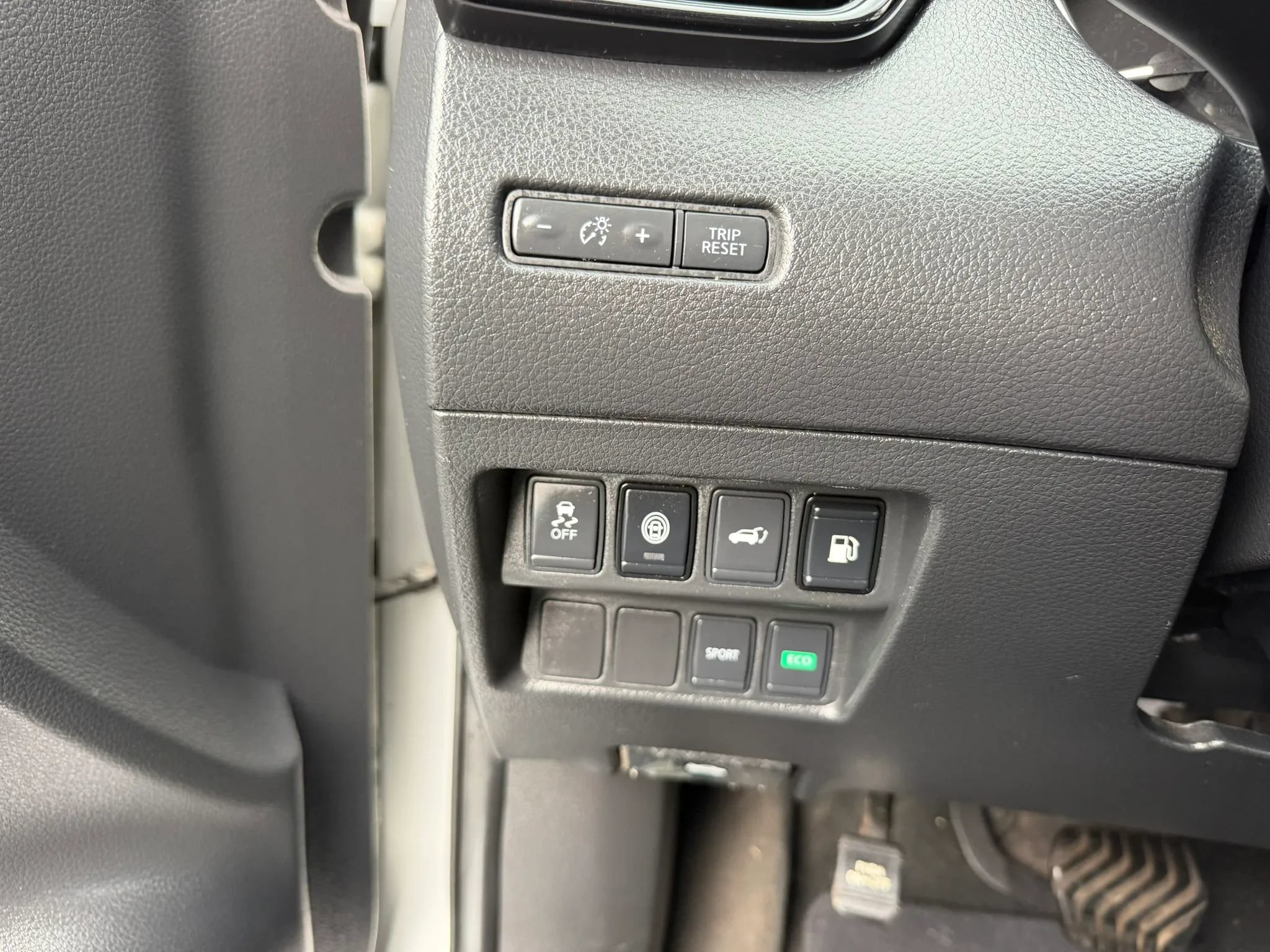 Used 2019 Nissan Rogue SV FWD image 13