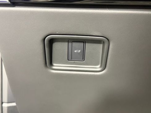 New 2025 Land Rover Range Rover Long Wheelbase SE AWD/4WD image 42