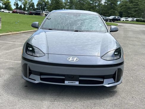Certified 2024 Hyundai Ioniq 6 SE RWD image 2