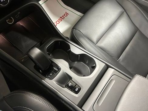 Used 2025 Volvo XC40 B5 Core image 21