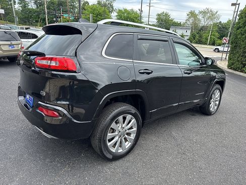 Used 2016 Jeep Cherokee Overland w/ Technology Group AWD/4WD image 3