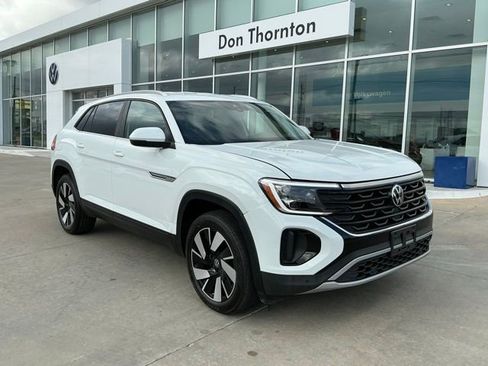 Certified 2025 Volkswagen Atlas Cross Sport SE image 1