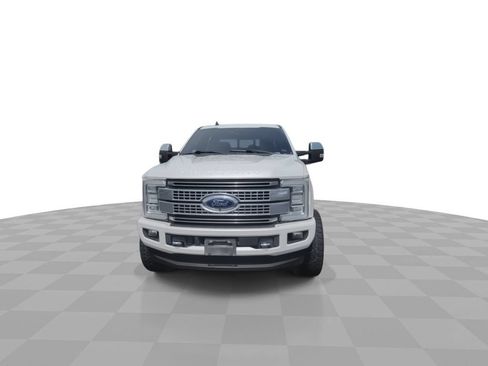 Used 2019 Ford F250 Platinum w/ Platinum Ultimate Package AWD/4WD image 3