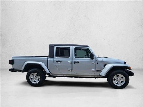 Used 2022 Jeep Gladiator Sport AWD/4WD image 4