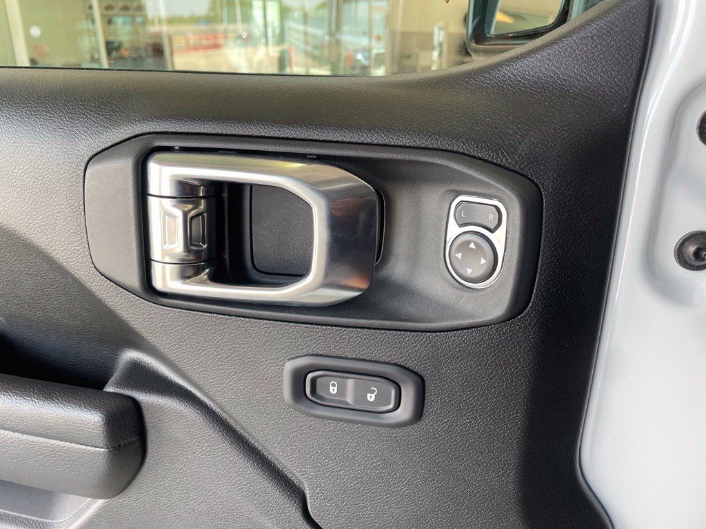 Used 2026 Jeep Gladiator Mojave AWD/4WD image 12