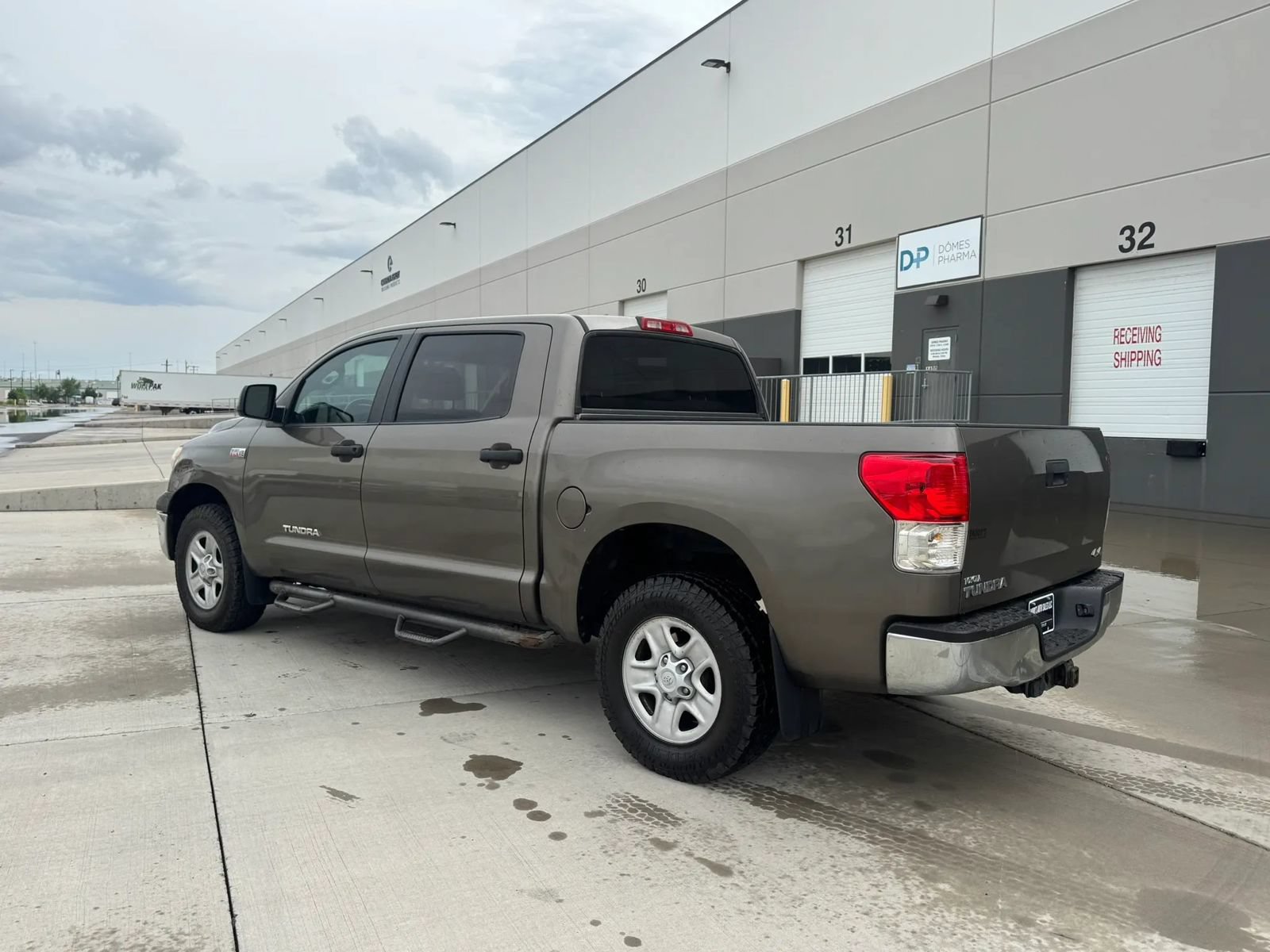 Used 2012 Toyota Tundra 4x4 CrewMax w/ Tow Pkg image 3