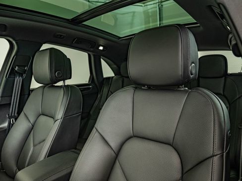 New 2026 Porsche Macan AWD/4WD image 36