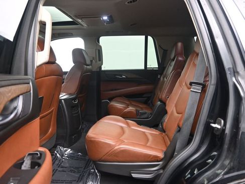 Used 2018 Cadillac Escalade Premium Luxury AWD/4WD image 25
