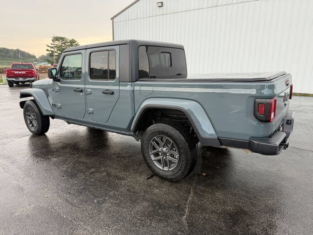 Used 2025 Jeep Gladiator Sport AWD/4WD image 7