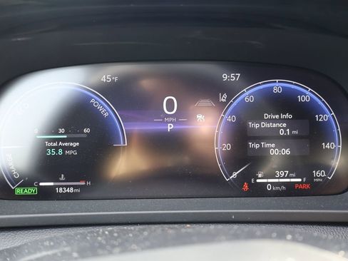 Used 2025 Toyota Crown Signia image 2