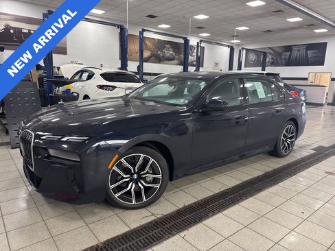 Used 2024 BMW 760i xDrive w/ Premium Package 2 image 5