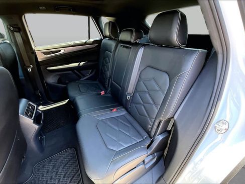 Used 2025 Volkswagen Atlas Cross Sport SE FWD image 21