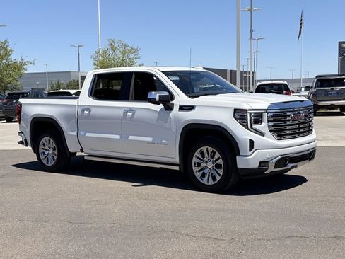 Used 2023 GMC Sierra 1500 Denali w/ Technology Package AWD/4WD image 4