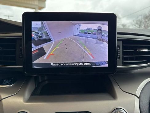 Used 2022 Ford Explorer XLT w/ Equipment Group 202A image 21