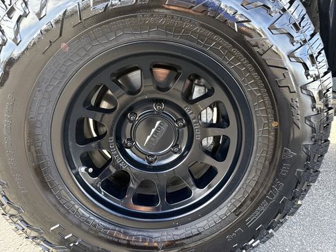 Used 2020 Toyota Tacoma SR5 image 10