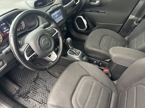 Used 2019 Jeep Renegade Latitude w/ Cold Weather Group image 9