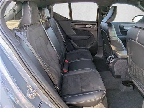 Used 2023 Volvo XC40 B5 Plus w/ Protection Package Premier image 20