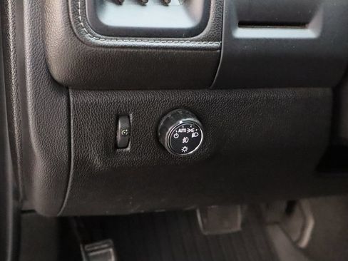 Used 2020 GMC Canyon SLE w/ Elevation Edition RWD image 12