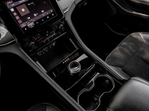 Used 2023 Jeep Grand Cherokee L Laredo image 34