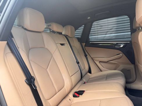 Certified 2026 Porsche Macan AWD/4WD image 18