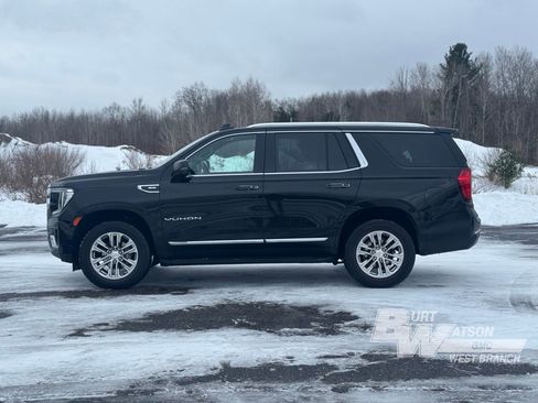 Used 2021 GMC Yukon SLT w/ SLT Luxury Plus Package image 3