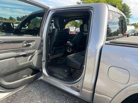 Used 2022 RAM 1500 Laramie AWD/4WD image 9