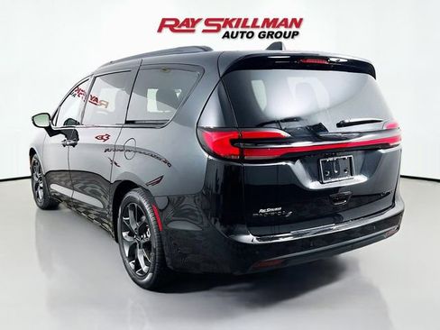 Used 2024 Chrysler Pacifica Limited w/ S Appearance Package FWD image 5