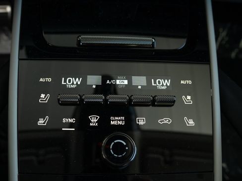 New 2025 Porsche Cayenne Turbo AWD/4WD image 10