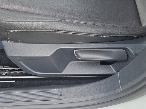 Used 2020 Volkswagen Jetta SE w/ SE Cold Weather Package image 21