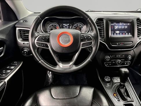 Used 2019 Jeep Cherokee Latitude Plus image 5