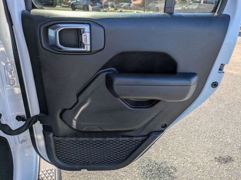 Used 2022 Jeep Gladiator Sport image 33