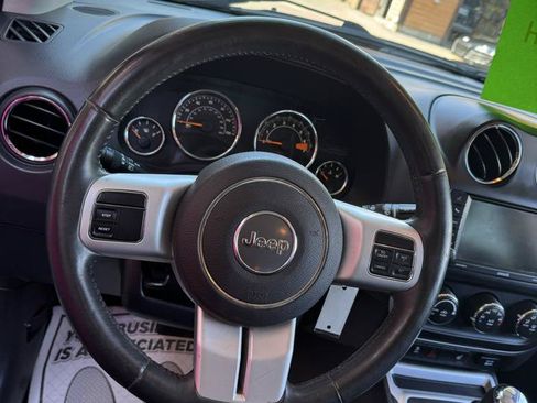 Used 2016 Jeep Compass Latitude AWD/4WD image 8