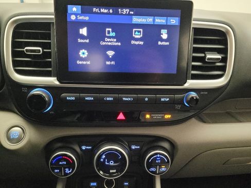 Used 2025 Hyundai Venue SEL image 25