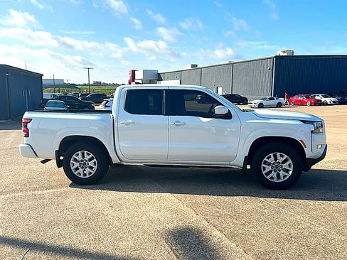 Used 2024 Nissan Frontier SV w/ SV Convenience Package RWD image 9