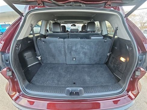 Used 2018 Toyota Highlander XLE w/ Carpet Mat Package (TMS) image 17