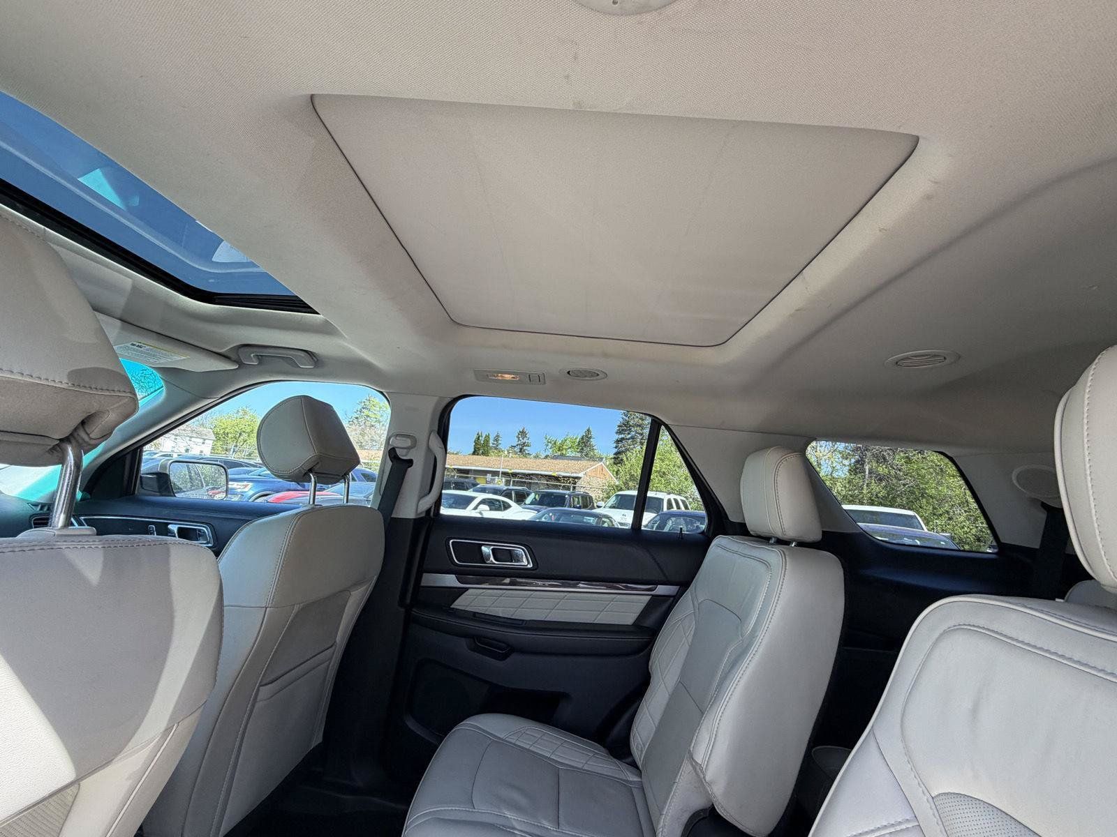 Used 2017 Ford Explorer Platinum AWD/4WD image 23