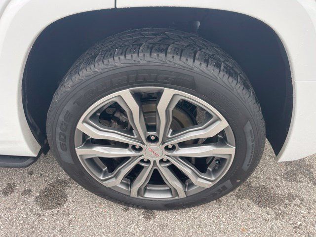Used 2018 GMC Terrain Denali w/ LPO, 'HIT The Road' Package AWD/4WD image 33