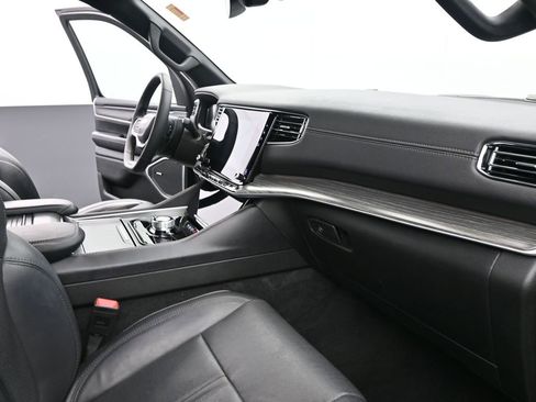 Used 2024 Jeep Wagoneer L Series II w/ Flexible Seating Group image 28