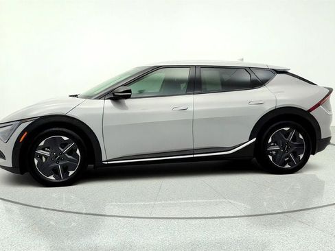 Used 2025 Kia EV6 Light w/ Light LR Technology Package RWD image 8