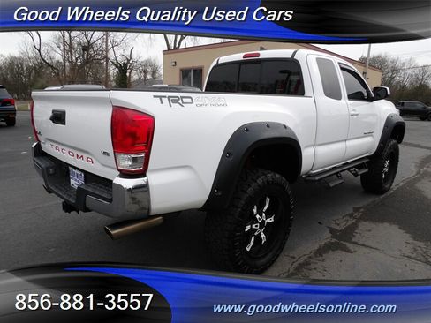 Used 2016 Toyota Tacoma TRD Sport image 5
