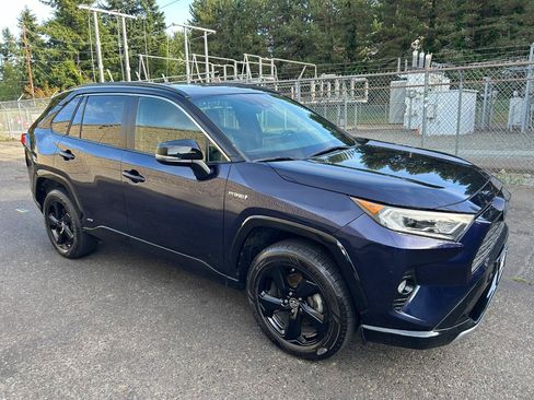 Used 2019 Toyota RAV4 XSE w/ XSE Weather Package AWD/4WD image 3