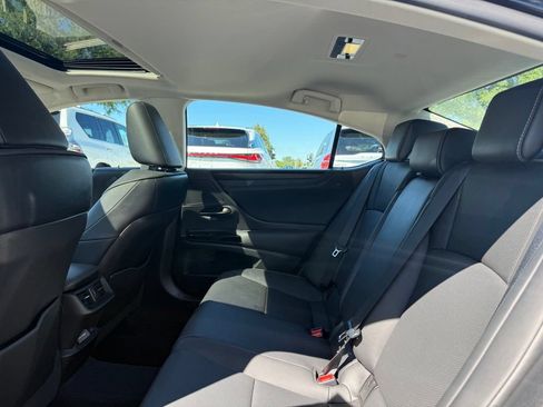 Used 2022 Lexus ES 350 w/ Premium Package FWD image 15