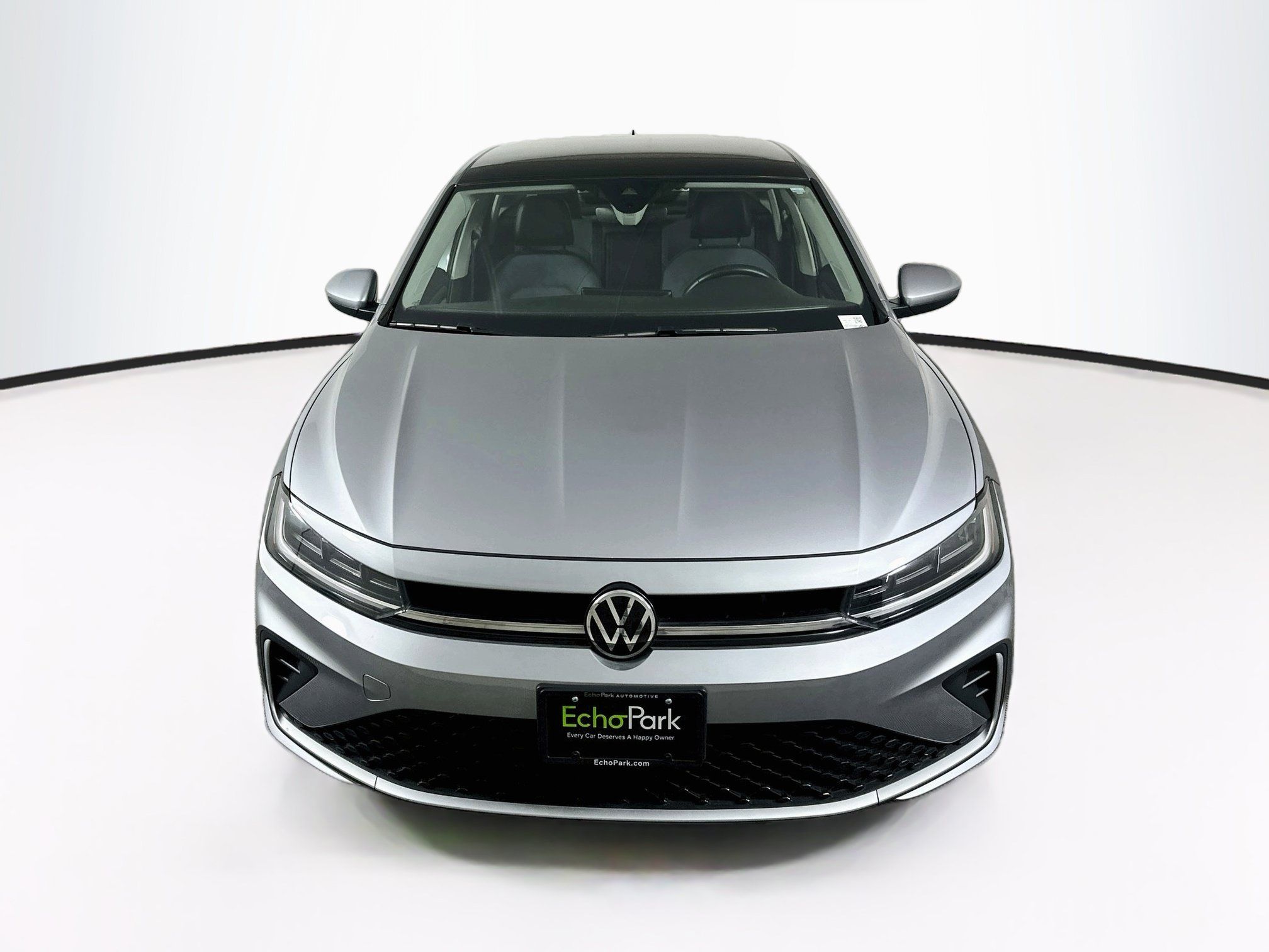 Used 2025 Volkswagen Jetta SE FWD image 2