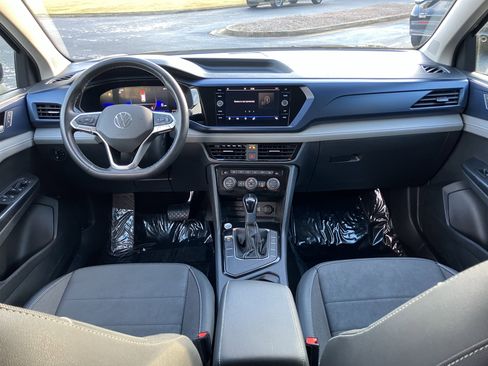 Used 2024 Volkswagen Taos SE image 30