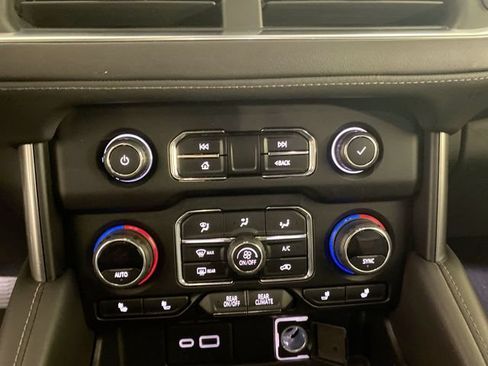 Used 2021 Chevrolet Tahoe Z71 w/ Z71 Signature Package AWD/4WD image 40