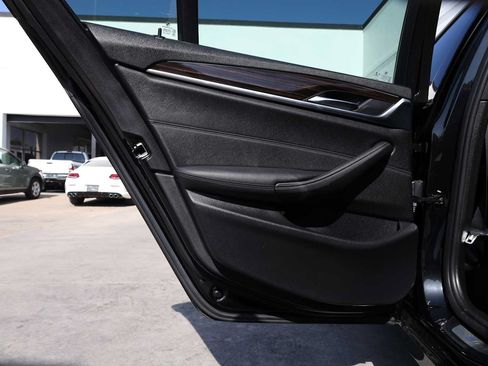 Used 2019 BMW 530e w/ Convenience Package RWD image 40