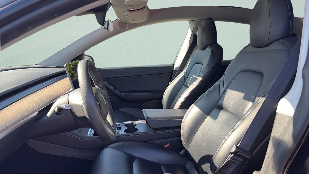 Used 2022 Tesla Model Y Long Range AWD/4WD image 9
