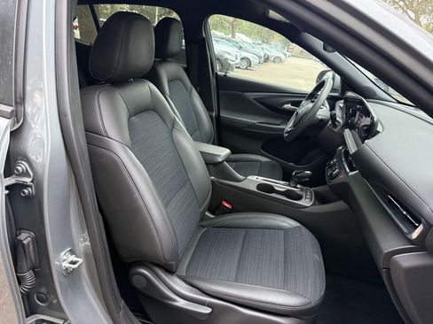 Used 2025 Buick Envista Preferred image 30