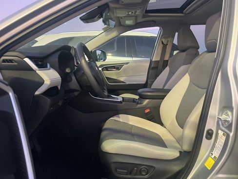 Used 2022 Toyota RAV4 XLE image 8